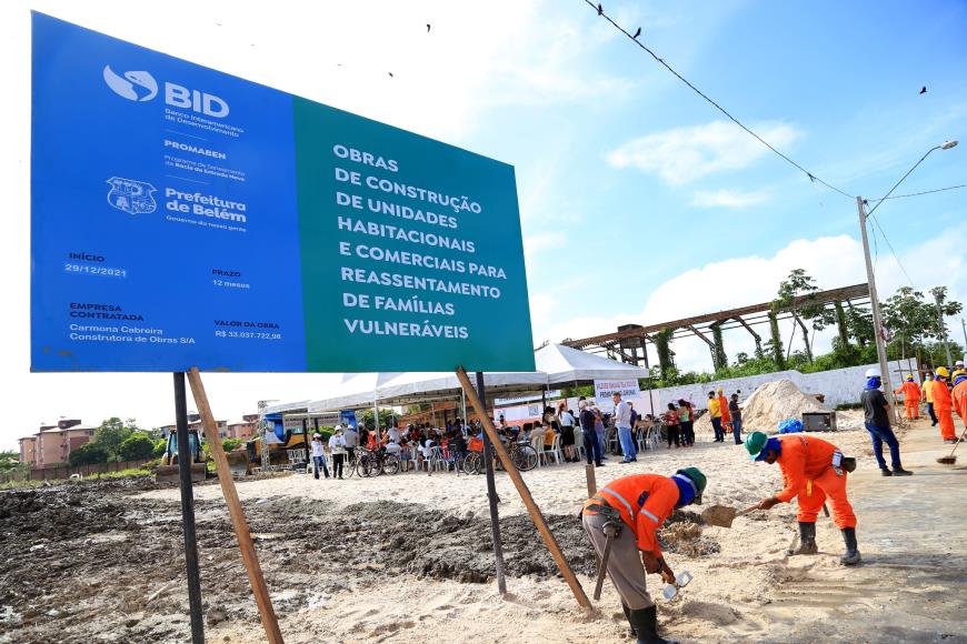 A primeira  etapa da construção  iniciou com a limpeza do terreno, localizado na avenida Bernardo Sayão,. As  unidades vão garantir dignidade de moradia para mais de 60 famílias